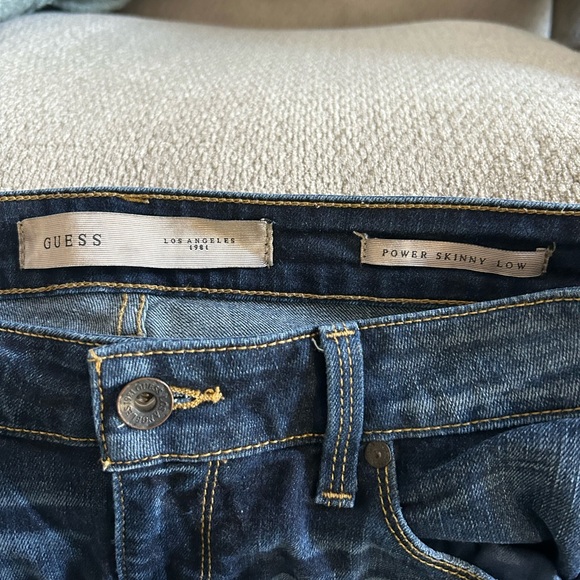Size 27 Guess Jeans (Power Skinny Low Rise) excellent condition - Picture 4 of 4
